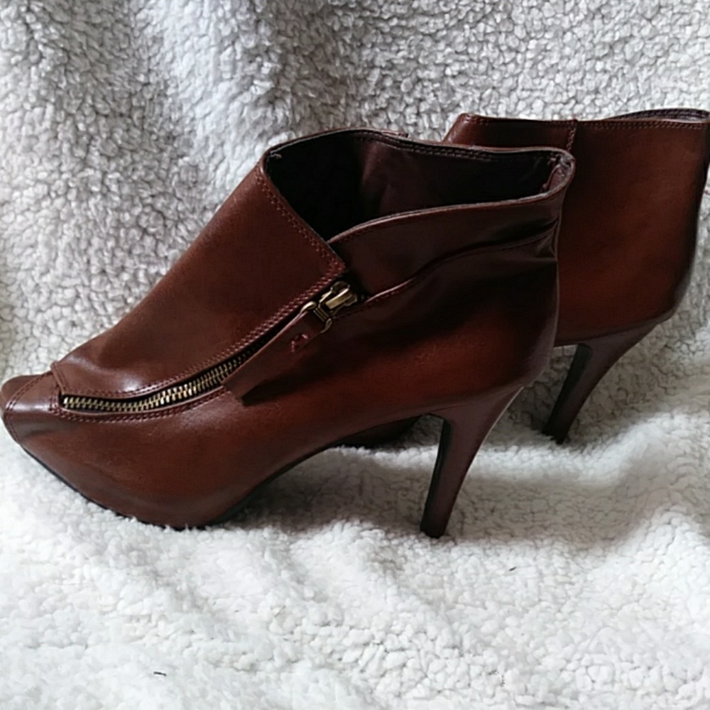Brown heels - Picture 2 of 3